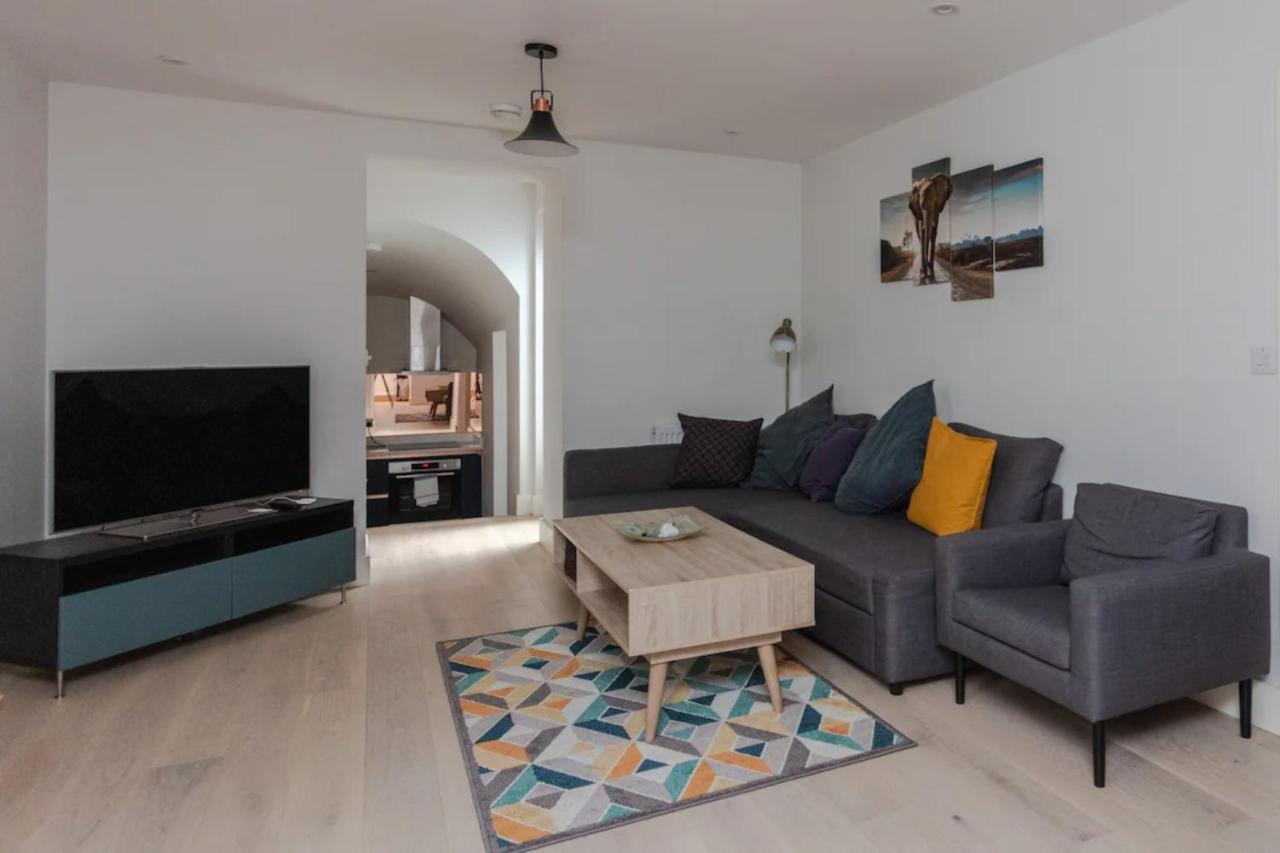 Spacious And Modern Apartment In Pimlico London Eksteriør billede
