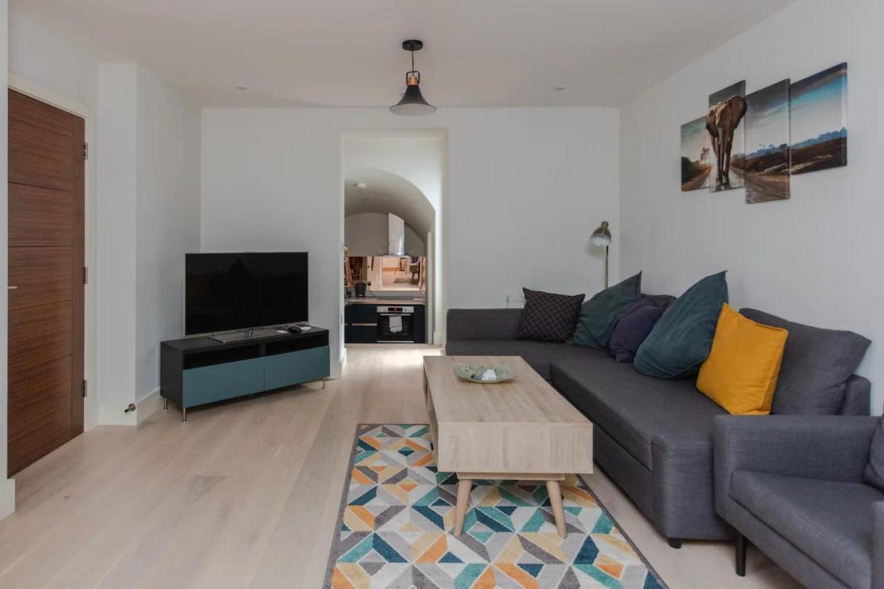 Spacious And Modern Apartment In Pimlico London Eksteriør billede