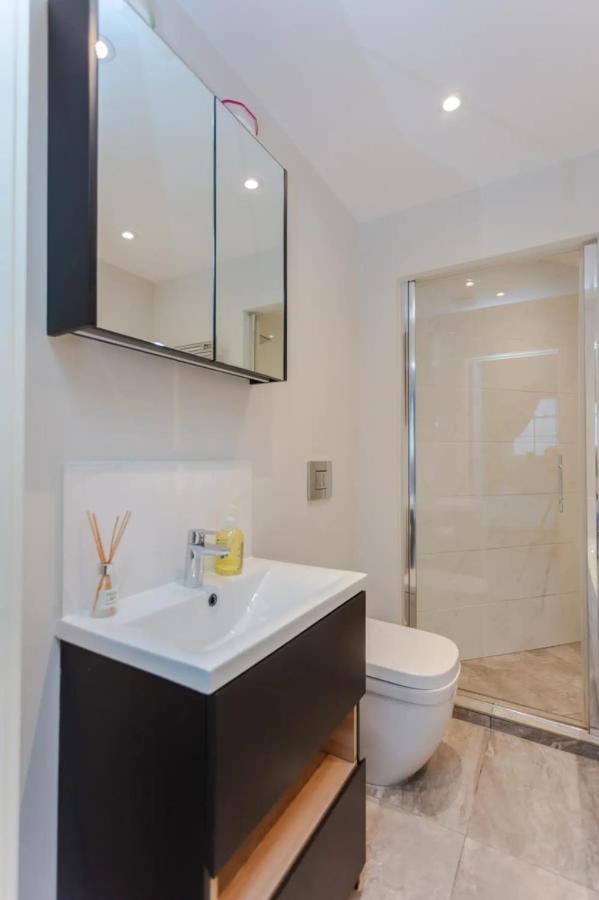 Spacious And Modern Apartment In Pimlico London Eksteriør billede